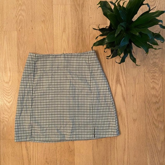 Brandy Melville Plaid Skirt - Picture 2 of 4